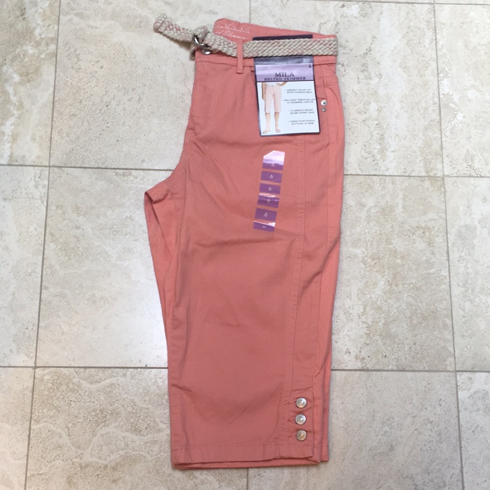 NWT Gloria Vanderbilt Capris, size6, coral,relaxed fit